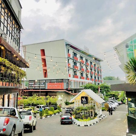 The Bountie Hotel And Convention Centre Sukabumi Exterior photo